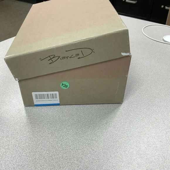 NWT Bianca Di Womens Size 36 Black Pointed Toe Slingback Kitten Heels Glossy - Picture 4 of 4